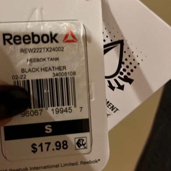 New with tags! Reebok moisture Management Tank - Picture 10 of 11